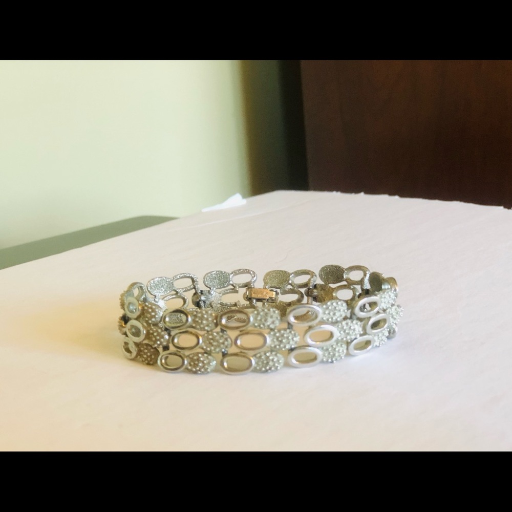 Vintage Silver Textured Trifari Silver Bracelet - Picture 4 of 5